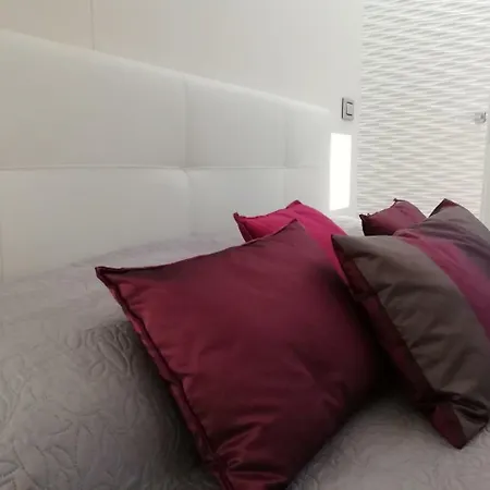 Stunning 2 Bedroom In *
